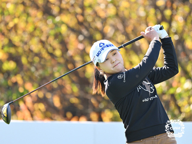 이제영이 9일 KLPGA 투어 SK텔레콤·SK쉴더스 챔피언십 2라운드 3번 홀에서 티샷을 하고 있다. 사진 제공=KLPGA