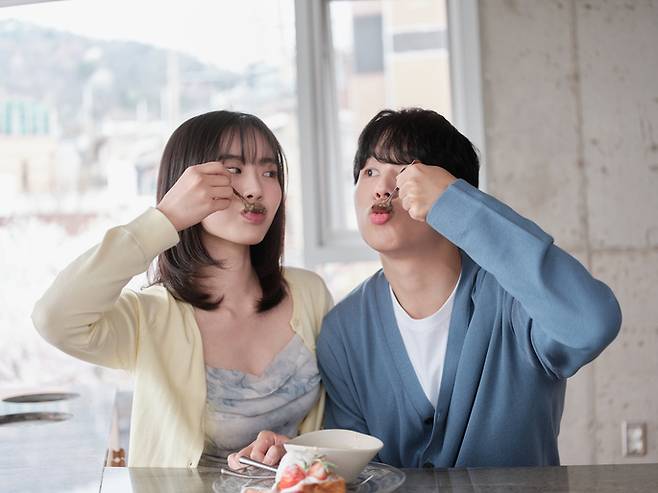 관계에서 무의식적으로 하는 사소한 행동들은 현재 관계가 어떤 상태에 있는지 알려주는 좋은 척도가 된다. [사진=게티이미지뱅크]