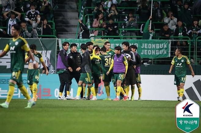 전북 선수들이 10일 대구전에서 선제골을 넣고 환호하고 있다. 사진 | 한국프로축구연맹