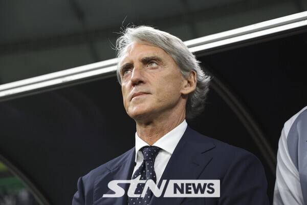 사우디아라비아 사령탑 시절 로베르토 만치니. 사진┃뉴시스