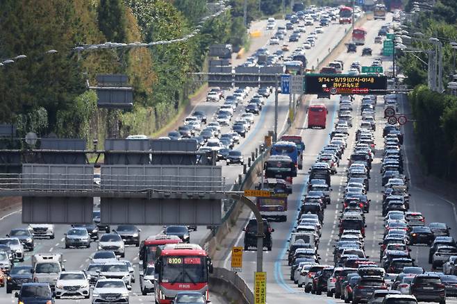 서울 서초구 경부고속도로 잠원IC 인근. /뉴스1