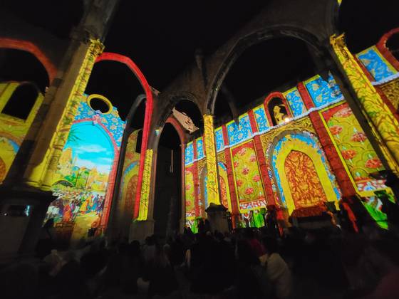 카르무 수녀원 (지붕 없는 카르무 성당) 에서 펼쳐진 몰입형 미디어 아트 쇼. 문소영 기자