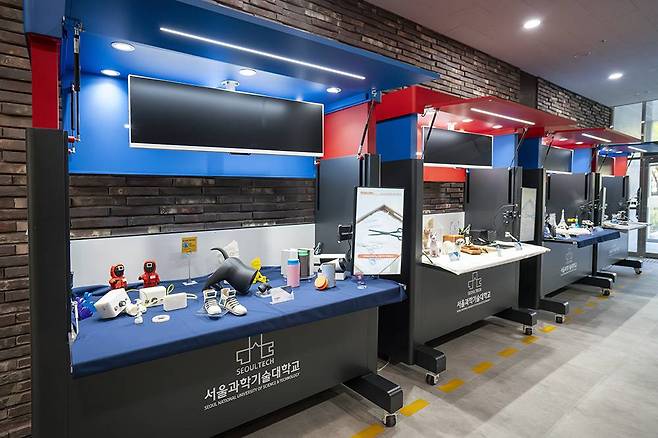 서울과학기술대학교 메이커스페이스 센터가 지원한 제조 스타트업의 제품이 전시돼 있다 / 출처=IT동아