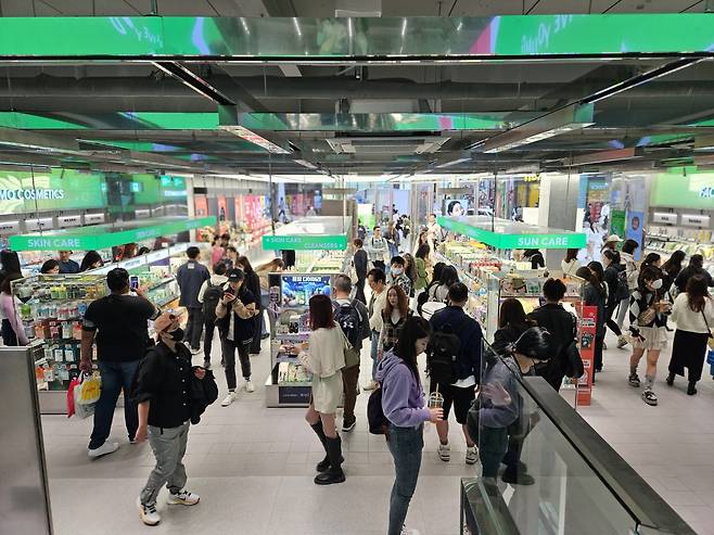 The inside of Olive Young Myeongdong Town in central Seoul [JOONGANG ILBO]