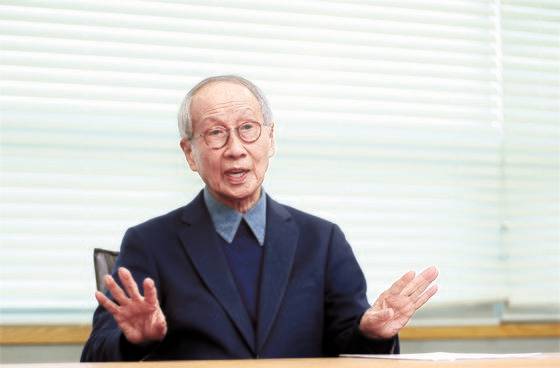 윤여준 전 장관. 김성룡 기자