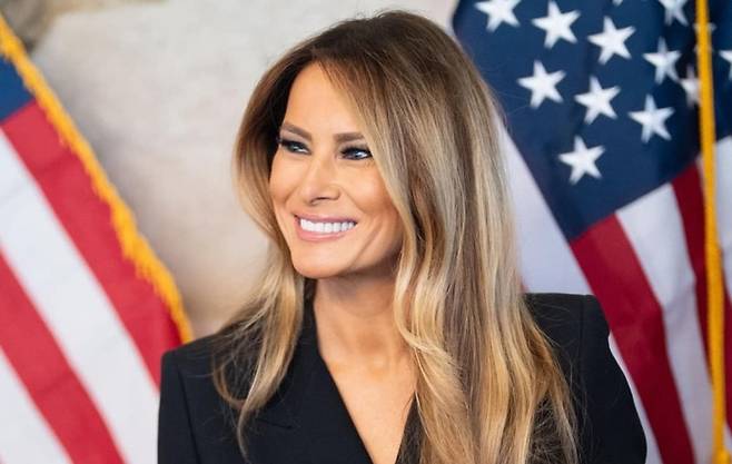 재선에 성공한 도널드 트럼프 미국 대통령 당선인의 부인 멜라니아 여사가 13일(현지시간) 백악관 방문에 동행하지 않을 것이라는 보도가 나왔다. [사진출처 = 페이스북]