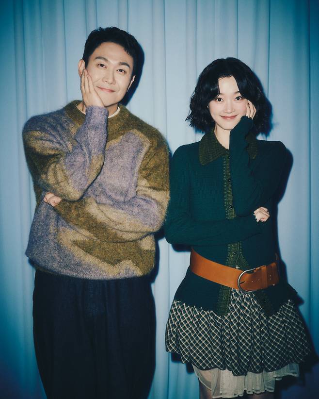 흥(오정세 분)은 재미가 가진 어떤 약점도 그의 사랑에 걸림돌이 될 수 없다고 공언한다. 하지만 재미는 예쁜 사랑보다는 이미 자신의 밑바닥을 다 알고 있는 전남친에게서 편안함을 느낀다.[넷플릭스 제공]