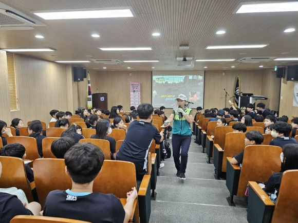 서울 종로구 한 중학교에서 교통안전교육이 열리고 있다.   종로구 제공