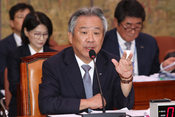 Lee Kee-heung, president of the Korean Sport and Olympic Committee, speaks during a parliamentary audit held on Oct. 22. [NEWS1]