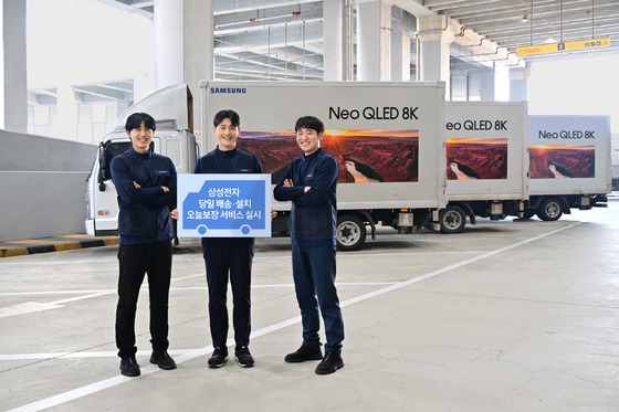 Samsung Electronics Logitech team introduces same-day delivery service of Samsung Electronics at its logistics center in Hwaseong, Gyeonggi. [SAMSUNG ELECTRONICS]