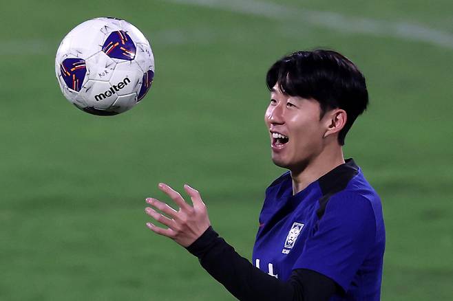 대한민국 축구 국가대표팀과 잉글랜드 프리미어리그(EPL) 토트넘 홋스퍼에서 주장을 맡고 있는 손흥민. /사진=뉴시스
