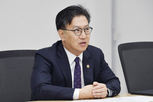 김범석 기획재정부 차관이 13일 서울 영등포구 한국수출입은행에서 열린 관계부처 합동 일자리전담반 태스크포스(TF) 에서 모두발언을 하고 있다.기획재정부 제공