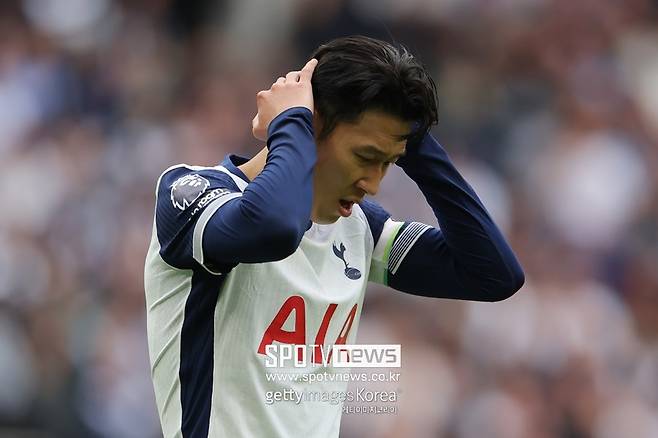 ▲ 사우디아라비아가 또 손흥민을 노린다. 지난해 여름 거액의 돈다발로 손흥민을 유혹했다가 거절당한 바 있다. 손흥민은 프리미어리그 잔류를 선언하며 토트넘에 대한 애정을 나타냈다. 시간이 지났고, 토트넘은 손흥민과 연장 계약 소식을 알리지 않고 있다. 감감무소식에 손흥민 측도 분노했다는 영국 현지 보도가 터졌다. 급기야 사우디아라비아 이적설까지 불거졌다. 토트넘이 1년 연장 팀 옵션만 발동할 경우 내년 여름 이적설은 또 불거질 전망이다.