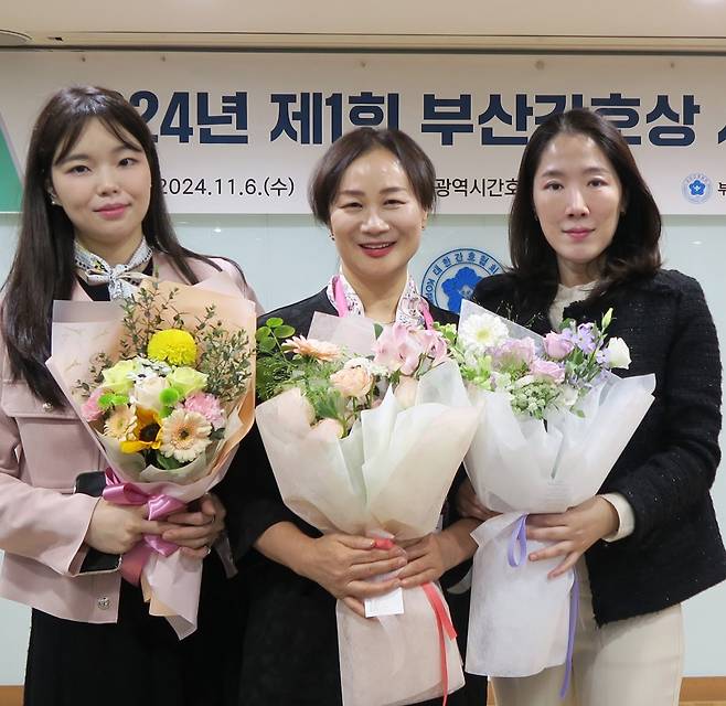 김경아 수간호사(가운데). [사진=동남권원자력의학원]