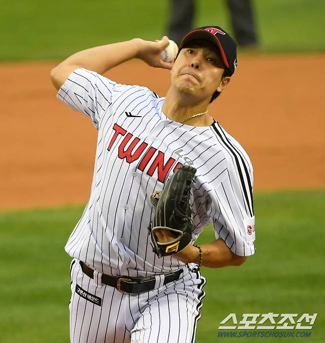 6일 잠실구장에서 열린 준플레이오프 LG 트윈스와 KT 위즈의 경기. LG 김진성이 역투하고 있다. 잠실=박재만 기자 pjm@sportschosun.com/2024.10.06/