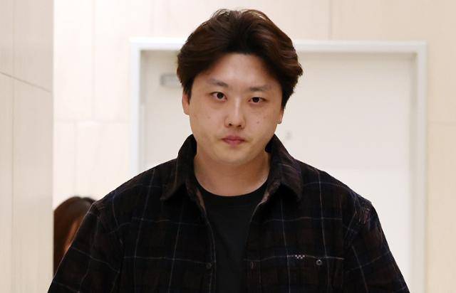 박단 대한전공의협의회 비상대책위원장이 올해 4월 대한의사협회 회관에서 열린 '의대정원 증원 저지를 위한 비상대책위원회 제7차 회의'에 참석하고 있다. 뉴스1