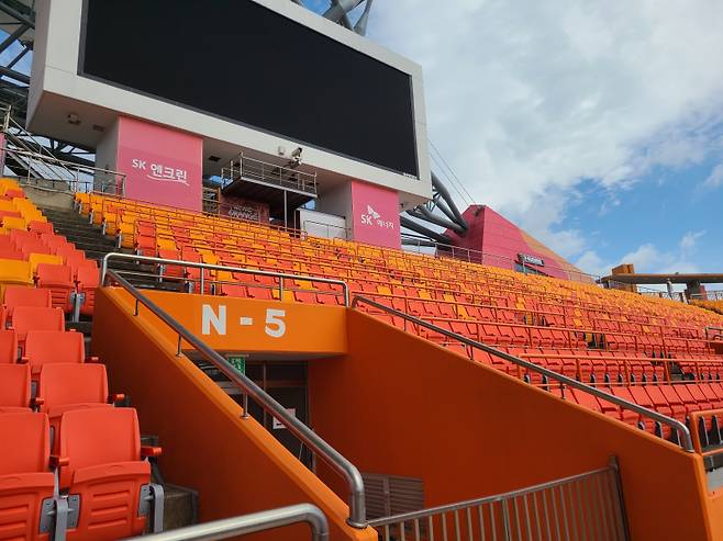 경기장 좌석 개선 사업이 마무리된 제주월드컵경기장 전경. 사진=제주