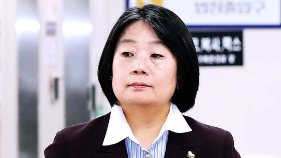 Former lawmaker Youn Mee-hyang attends her second trial held at the Seoul High Court in southern Seoul on Sept. 20, 2023, after the court convicted her of embezzling donations meant to support victims of the Japanese military's wartime sexual slavery. [NEWS1]