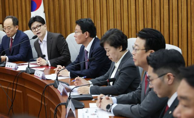 국민의힘 한동훈 대표가 지난 12일 국회에서 열린 '이재명 민주당의 사법방해저지 긴급대책회의'에서 발언을 하고 있다. 연합뉴스