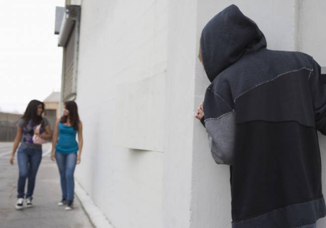 혼자 사는 여성 원룸에 집주인이라며 속이고 들어가 성폭행을 시도한 20대 남성이 경찰에 검거됐다. 사진은 내용과 관련 없음. /사진=이미지투데이