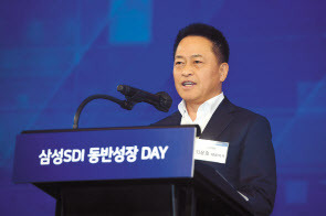 최윤호 삼성SDI 대표이사 사장이 ‘2024년 삼성SDI 동반성장 DAY’에서 환영사를 하고 있다. [삼성SDI 제공]