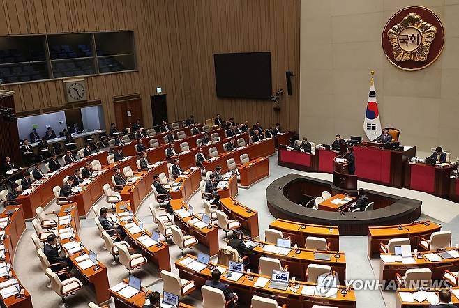 국회 예결위 전체회의 (서울=연합뉴스) 신준희 기자 = 11일 국회에서 예산결산특별위원회 전체회의가 열리고 있다. 2024.11.11 hama@yna.co.kr