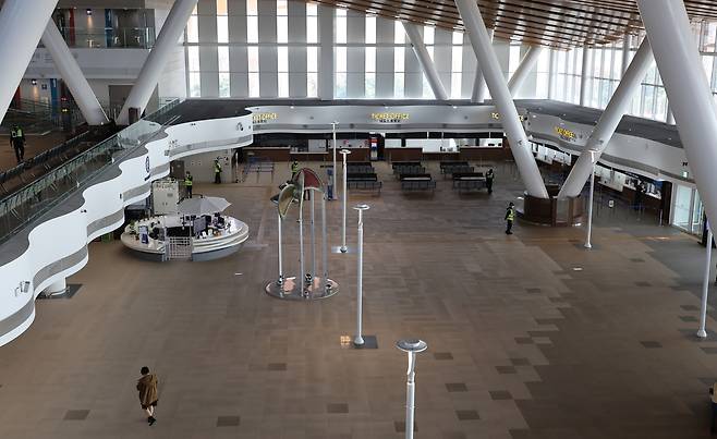 지난 11일 오후 인천항 국제여객터미널 내부 모습 [촬영 홍현기]