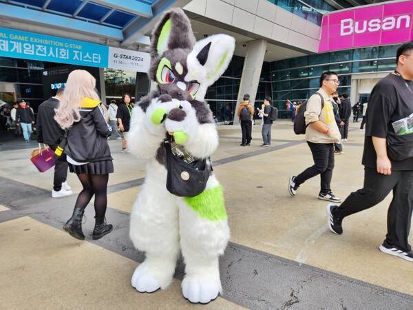 - 수상하게 돈이 많아보이는 캐릭터