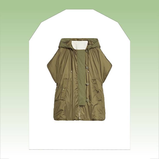 리버서블 푸퍼 케이프 1백38만원 Weekend Max Mara.