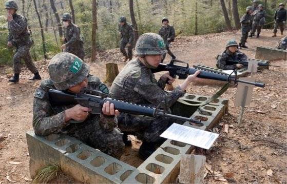 현재 제32 보병사단은 대전ㆍ세종ㆍ충남을 위수 지역으로 삼고 후방 작전 및 예비군 교육이 주요 임무인 향토사단이지만 국군 최초의 기계화사단이라는 영예를 가지고 있다. 중앙포토