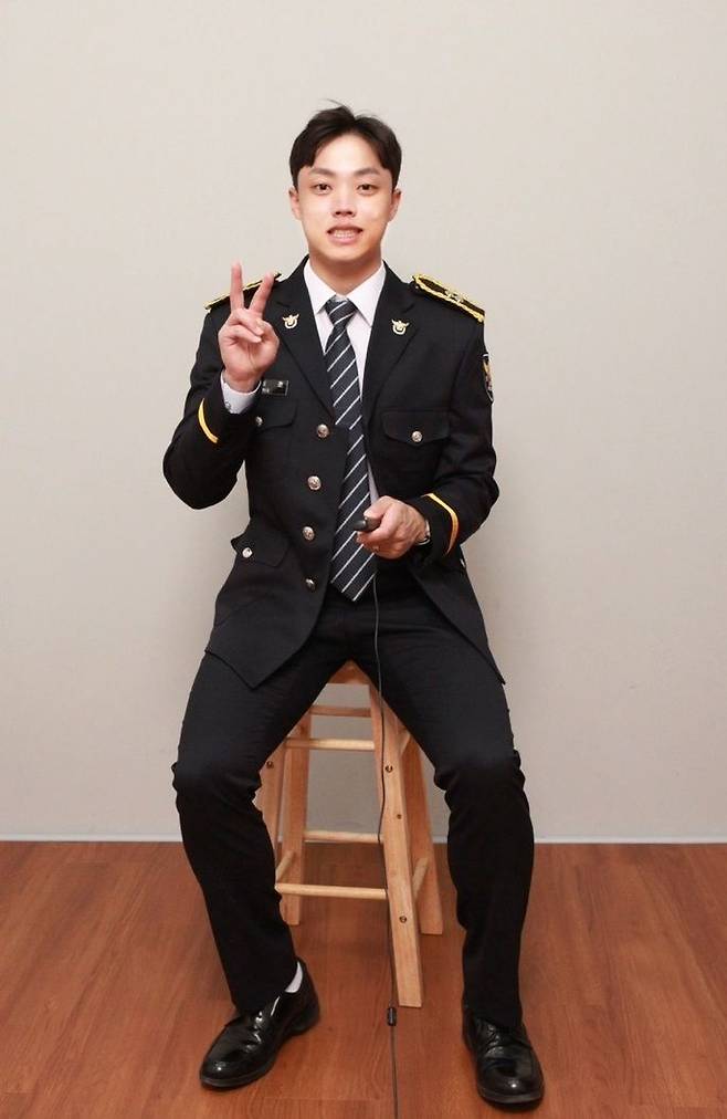 [천안=뉴시스] 천안 불당지구대 소속 강희준(26) 경장. (사진=본인 제공) 2024.11.15. photo@newsis.com  *재판매 및 DB 금지