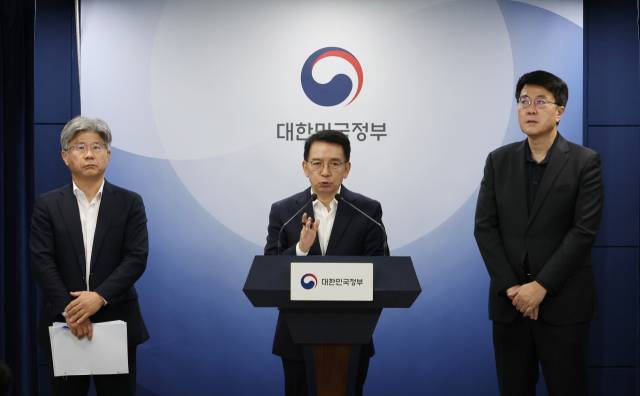 ▲이정희 배달플랫폼-입점업체 상생협의체 위원장이 14일 서울 종로구 정부서울청사에서 제12차 회의 결과를 브리핑하고 있다. ⓒ연합뉴스