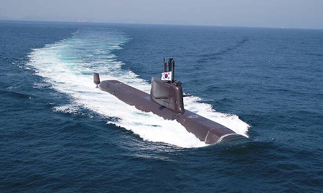 한국 해군&nbsp;장보고-Ⅲ 배치(Batch)Ⅰ 신채호함이 시험평가를 위해 항해를 하고 있다. 세계일보 자료사진