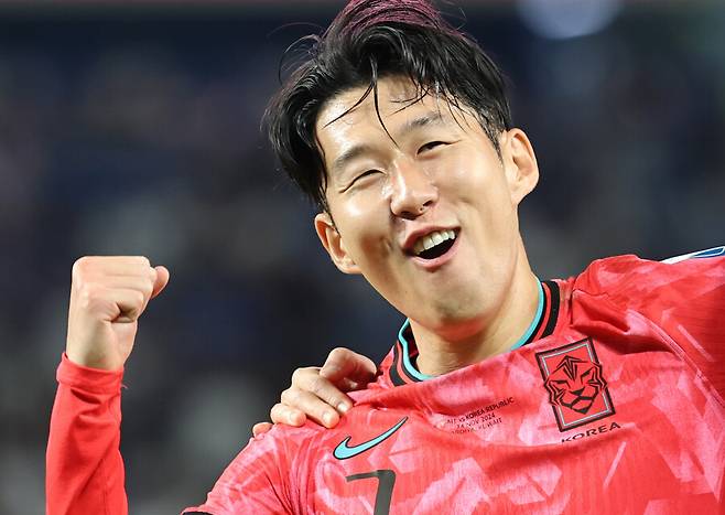 ▲ 14일 오후(현지시간) 쿠웨이트 자베르 알 아흐메드 국제 경기장에서 열린 2026 북중미 월드컵 아시아지역 3차 예선 B조 5차전 한국과 쿠웨이트의 경기. 대한민국 손흥민이 페널티킥을 성공시킨 뒤 기뻐하고 있다. ⓒ연합뉴스