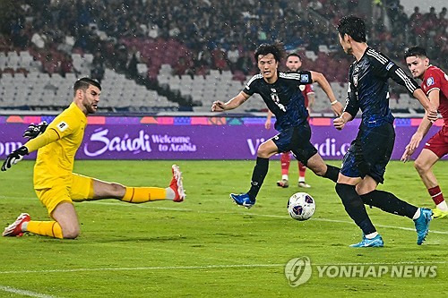 신태용 감독이 이끄는 인도네시아 축구 대표팀이 15일(한국시간) 인도네시아 자카르타에 있는 겔로라 붕 카르노 경기장에서 열린 일본과의 2026 국제축구연맹(FIFA) 북중미 월드컵(캐나다-미국-멕시코 공동 개최) 아시아 지역 3차 예선 C조 5차전에서 0-4 완패를 당했다.  지난 1989년 6월 맞대결 이후 35년 만에 일본을 홈으로 불러들인 인도네시아는 깊이 내려선 수비진이 실수로 무너지면서 완패를 당했다. 연합뉴스