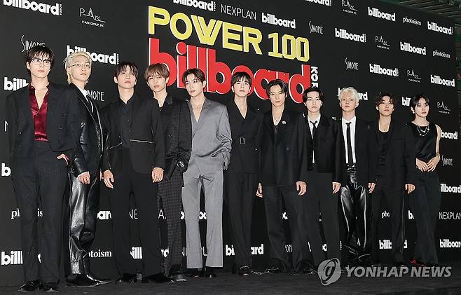 포즈 취하는 더보이즈 (서울=연합뉴스) 이재희 기자 = 그룹 더보이즈가 27일 오후 서울 중구 신라호텔에서 열린 '빌보드 케이 파워 100' 행사에서 포즈를 취하고 있다. 2024.8.27 scape@yna.co.kr