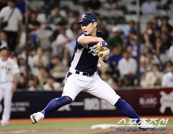 힘차게 투구하는 곽도규.