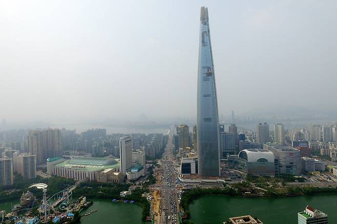 서울 잠실 롯데월드타워 일대 전경. /뉴스1