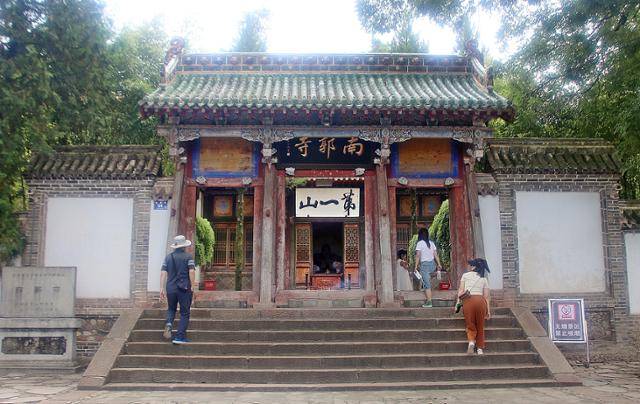 톈수이 남곽사 입구. ⓒ최종명