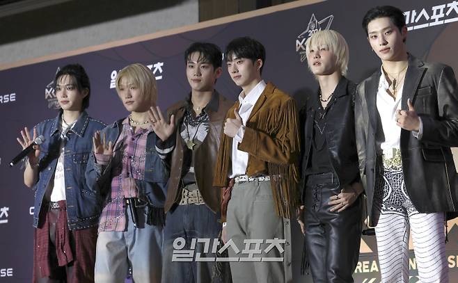 [2024 KGMA] 그룹 피원하모니가 16일 인천 중구 운서동 인스파이어 아레나에서 열린 '2024 코리아그랜드뮤직어워즈(KGMA)' 첫째날 아티스트데이 레드카펫 행사에 참석해 포즈를 취하고 있다. 일간스포츠(이데일리M)가 주최하고 KGMA 조직위원회가 주관하는 '2024 KGMA'는 올해 창간 55주년을 맞은 일간스포츠가 대한민국 대중음악계에 새로운 패러다임을 제시하기 위해 새롭게 개최하는 시상식으로 16, 17일 이틀간 펼쳐진다. 영종도(인천)=KGMA특별취재반 /2024.11.16/