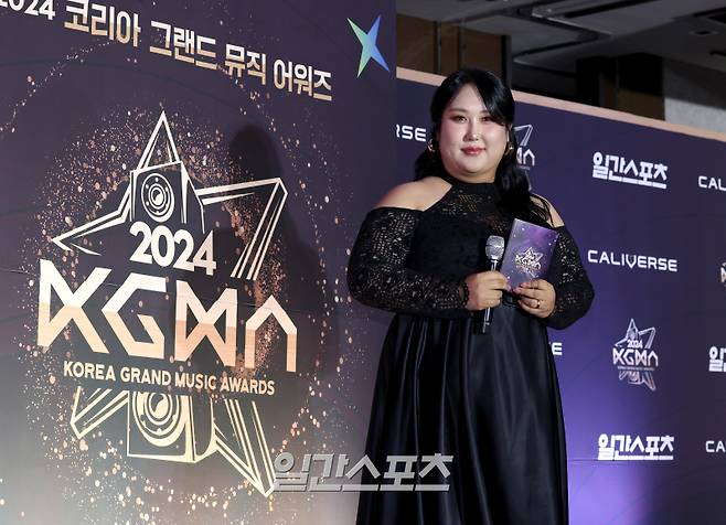 [2024 KGMA] 풍자가 16일 인천 중구 운서동 인스파이어 아레나에서 열린 '2024 코리아그랜드뮤직어워즈(KGMA)' 첫째날 아티스트데이 레드카펫 행사에 참석해 진행을 맡고 있다. 일간스포츠(이데일리M)가 주최하고 KGMA 조직위원회가 주관하는 '2024 KGMA'는 올해 창간 55주년을 맞은 일간스포츠가 대한민국 대중음악계에 새로운 패러다임을 제시하기 위해 새롭게 개최하는 시상식으로 16, 17일 이틀간 펼쳐진다. 영종도(인천)=KGMA특별취재반 /2024.11.16/
