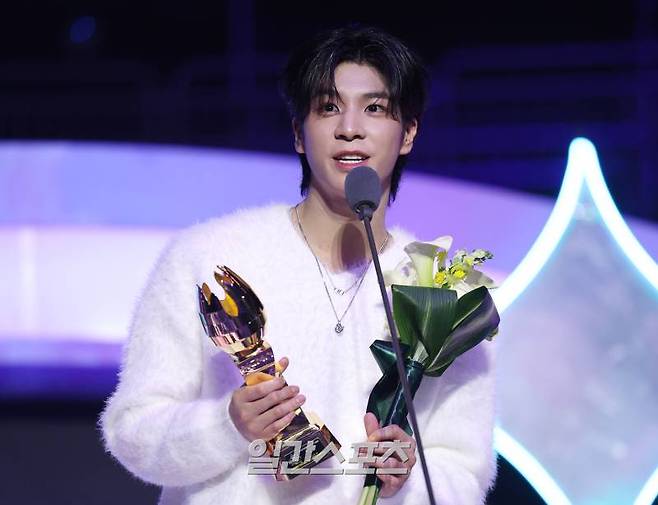 [2024 KGMA] JD1이 16일 인천 중구 운서동 인스파이어 아레나에서 열린 '2024 코리아그랜드뮤직어워즈(KGMA)' 첫째날 아티스트데이에서 IS 라이징 스타상을 수상하고 소감을 말하고 있다. 일간스포츠(이데일리M)가 주최하고 KGMA 조직위원회가 주관하는 '2024 KGMA'는 올해 창간 55주년을 맞은 일간스포츠가 대한민국 대중음악계에 새로운 패러다임을 제시하기 위해 새롭게 개최하는 시상식으로 16, 17일 이틀간 펼쳐진다. 영종도(인천)=KGMA특별취재반 /2024.11.16/