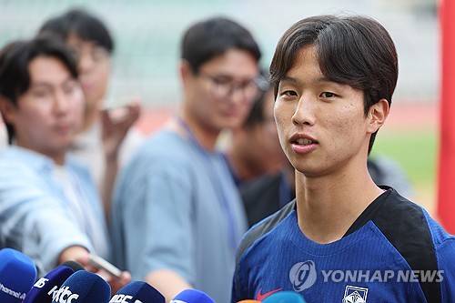 홍명보호의 차세대 2선 자원 경쟁이 치열하다. 한국 축구 미래를 짊어질 자원들이 홍명보 감독 눈에 들기 위해 무한경쟁 체제에 돌입했다.&nbsp;양민혁, 이현주부터 엄지성, 배준호, 정우영, 홍현석 등 기존 자원들이 향후 대표팀 주축이 되기 위한 경쟁에 들어갔다. 연합뉴스