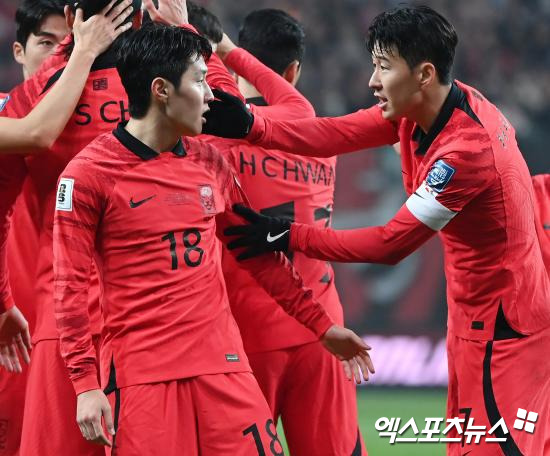 영국 매체 팀토크가 16일(한국시간) 손흥민이 토트넘의 유럽축구연맹(UEFA) 챔피언스리그 진출 실패 시 매각 대상이 되며 PSG가 관심을 보이고 있다고 보도했다. 엑스포츠뉴스DB