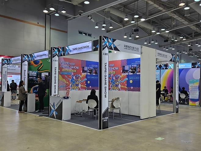 지난 14일 오후 부산 해운대구 벡스코에서 열린 '지스타 2024' B2B관의 태국, 브라질 부스 등이 한산했다./부산=윤예원 기자