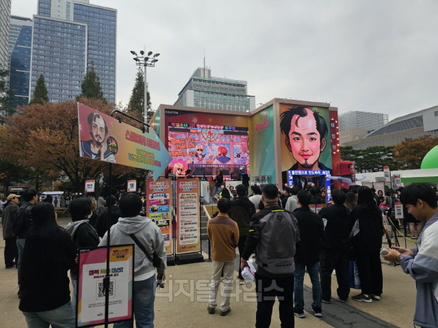 크래프톤의 렐루게임즈가 지스타 2024에 마련한 마법소녀 루루핑 야외 부스 전경. 김영욱 기자