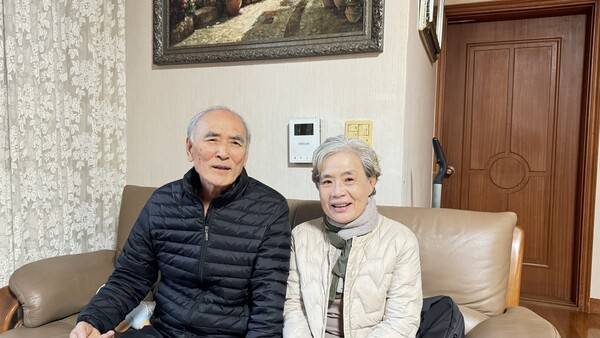 문영심 저자와 정길상씨. 강성만 선임기자