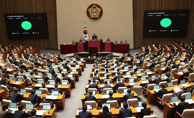 14일 국회 본회의에서 민방위기본법 일부개정법률안이 통과되고 있다.[사진출처 = 연합뉴스]