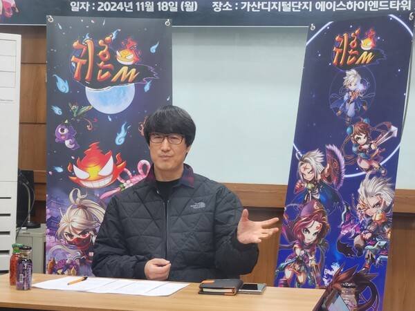 - 인터뷰 중인 조 개발본부장의 모습