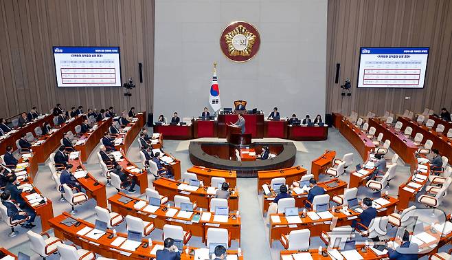 이재강 더불어민주당 의원이 14일 서울 여의도 국회에서 열린 예산결산위원회 제418회국회(정기회) 제12차 전체회의에서 지역화폐 정책효과 관련 질의하고 있다. 2024.11.14/뉴스1 ⓒ News1 안은나 기자